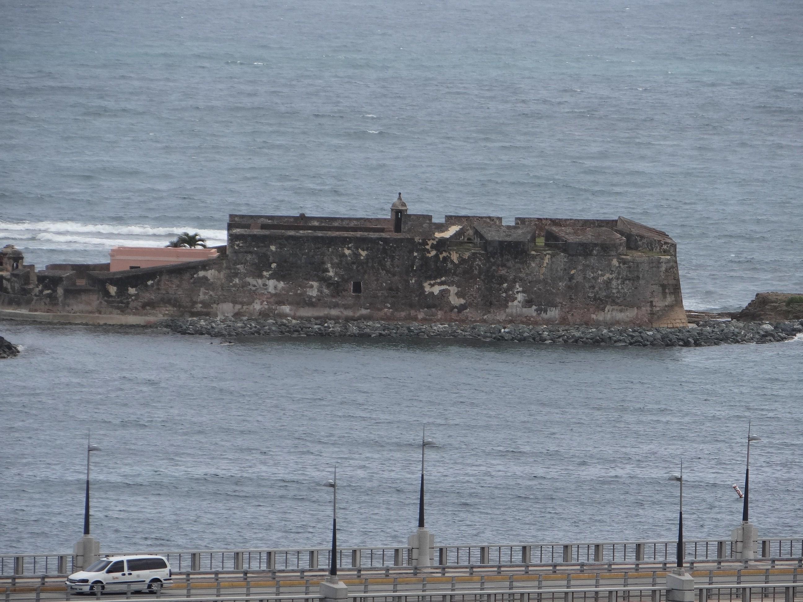 Vista desde la azotea del Edificio del Departamento de Justicia - San Juan (Miramar) - 2013 00015